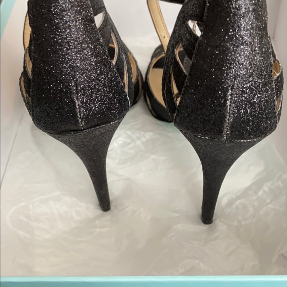 Shoes - Picture 6 of 8